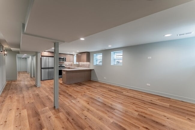 4716 N Winthrop Ave, Unit GARDEN in Chicago, IL - Building Photo - Building Photo