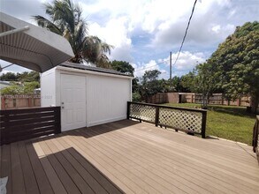 306 SW 1st Ave in Dania Beach, FL - Building Photo - Building Photo