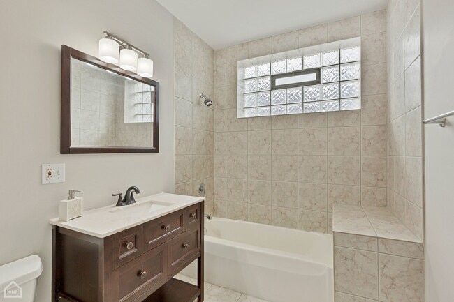 property at 2659 W Walton St