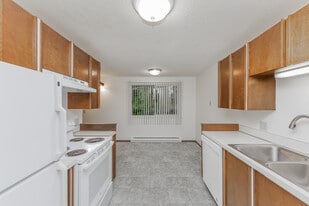 White House Apartments in Kent, WA - Building Photo