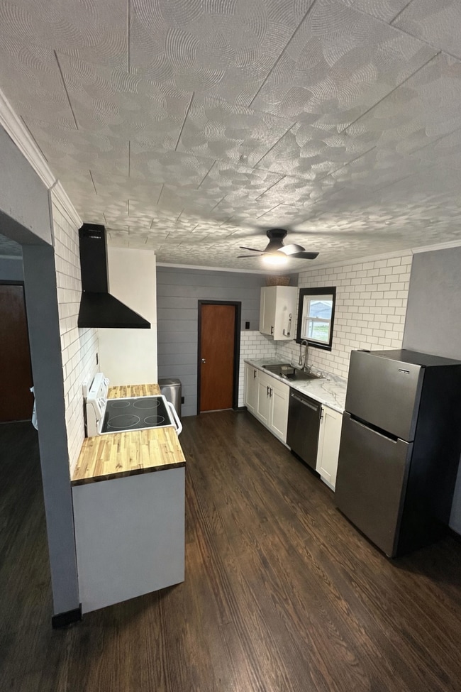 605 Ridge St in Carterville, IL - Foto de edificio - Building Photo