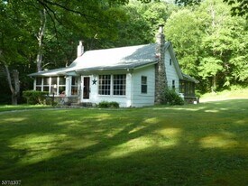 860 Burnt Meadow Rd in West Milford, NJ - Building Photo