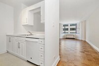 400 E 71st St, Unit 3U in New York, NY - Building Photo - Building Photo