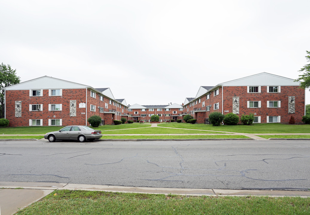 Parkview Apartments in Addison, IL - Building Photo