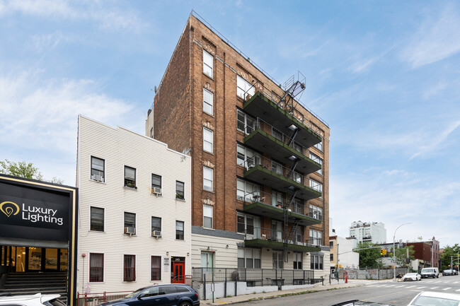 48 Meserole St in Brooklyn, NY - Foto de edificio - Building Photo