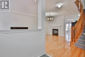 15 Briarglen Rd in Markham, ON - Building Photo - Building Photo