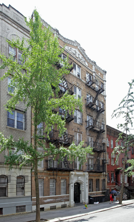 166 Wilson Ave in Brooklyn, NY - Building Photo