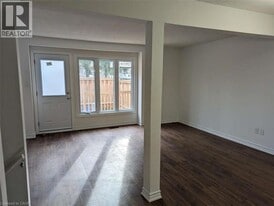 125 Bonaventure Dr in Hamilton, ON - Building Photo