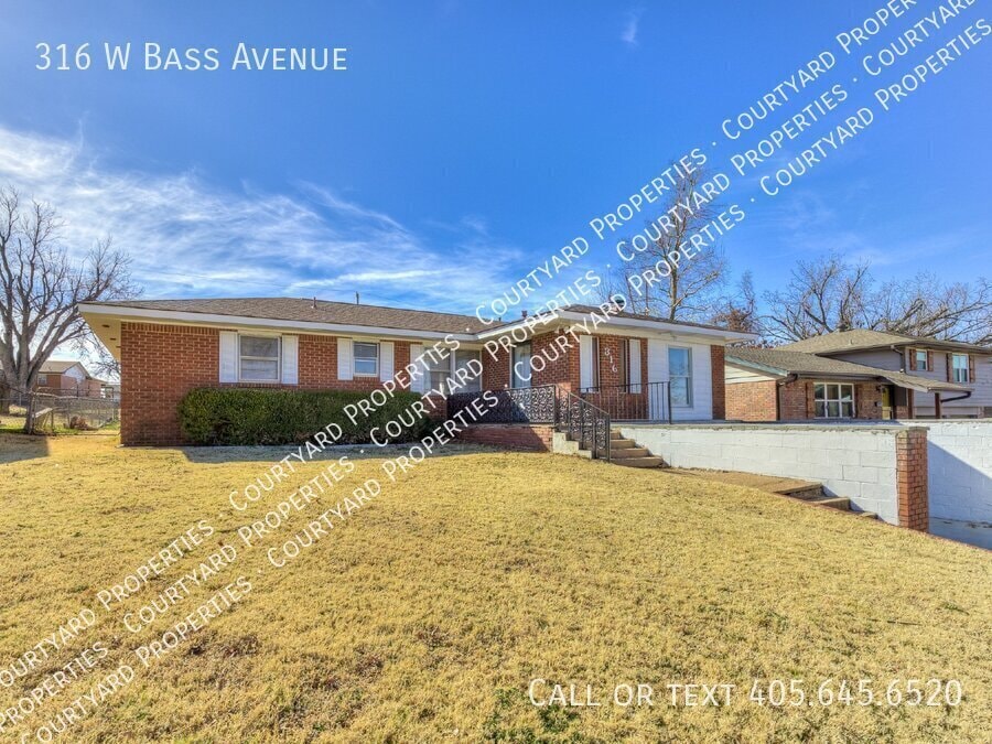316 W Bass Ave in Yukon, OK - Building Photo