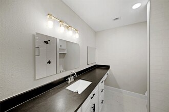 2218 Winrock Blvd in Houston, TX - Building Photo - Building Photo