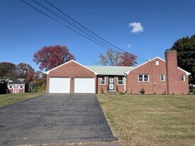 42 Suffield St in Windsor Locks, CT - Building Photo