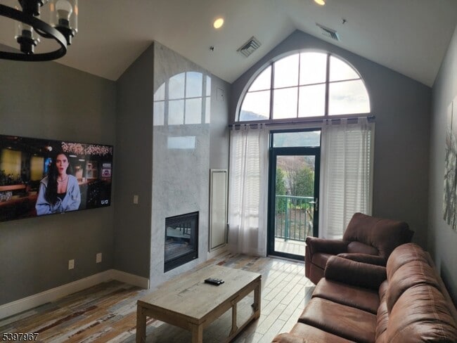 200 NJ-94 in Vernon, NJ - Foto de edificio - Building Photo