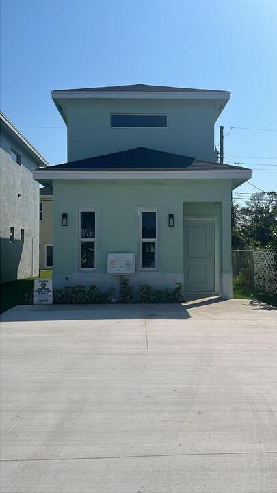 414 NW 13th Ave in Boynton Beach, FL - Building Photo