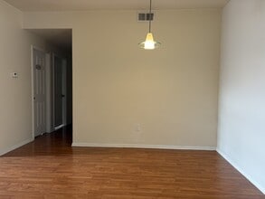 3875 S Dayton St, Unit 208 in Aurora, CO - Building Photo - Building Photo