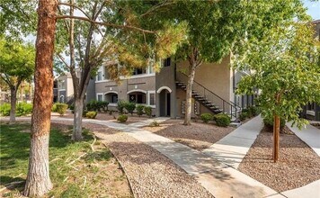 10245 S Maryland Pkwy in Las Vegas, NV - Building Photo - Building Photo