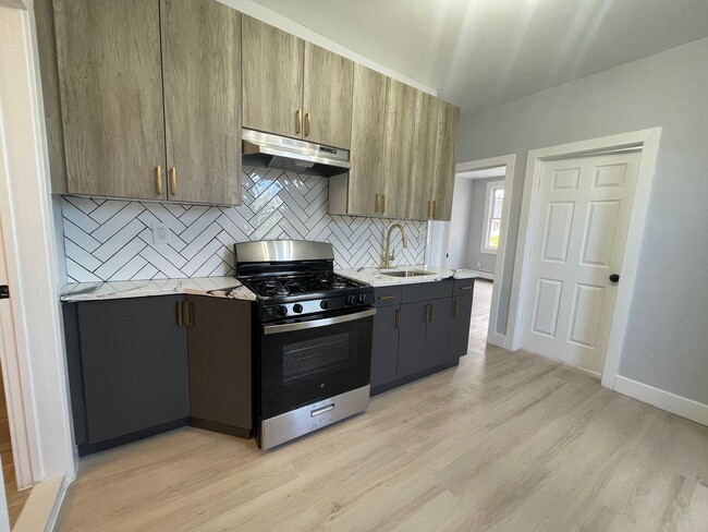 150 Cator Ave, Unit 4