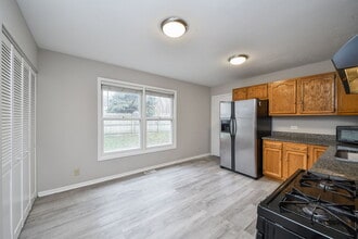 94 W Elm Ave in Cortland, IL - Building Photo - Building Photo