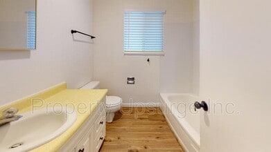 1452 Victor Ave in Redding, CA - Building Photo - Building Photo