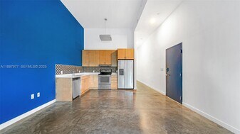 771 NW 1st St in Miami, FL - Building Photo