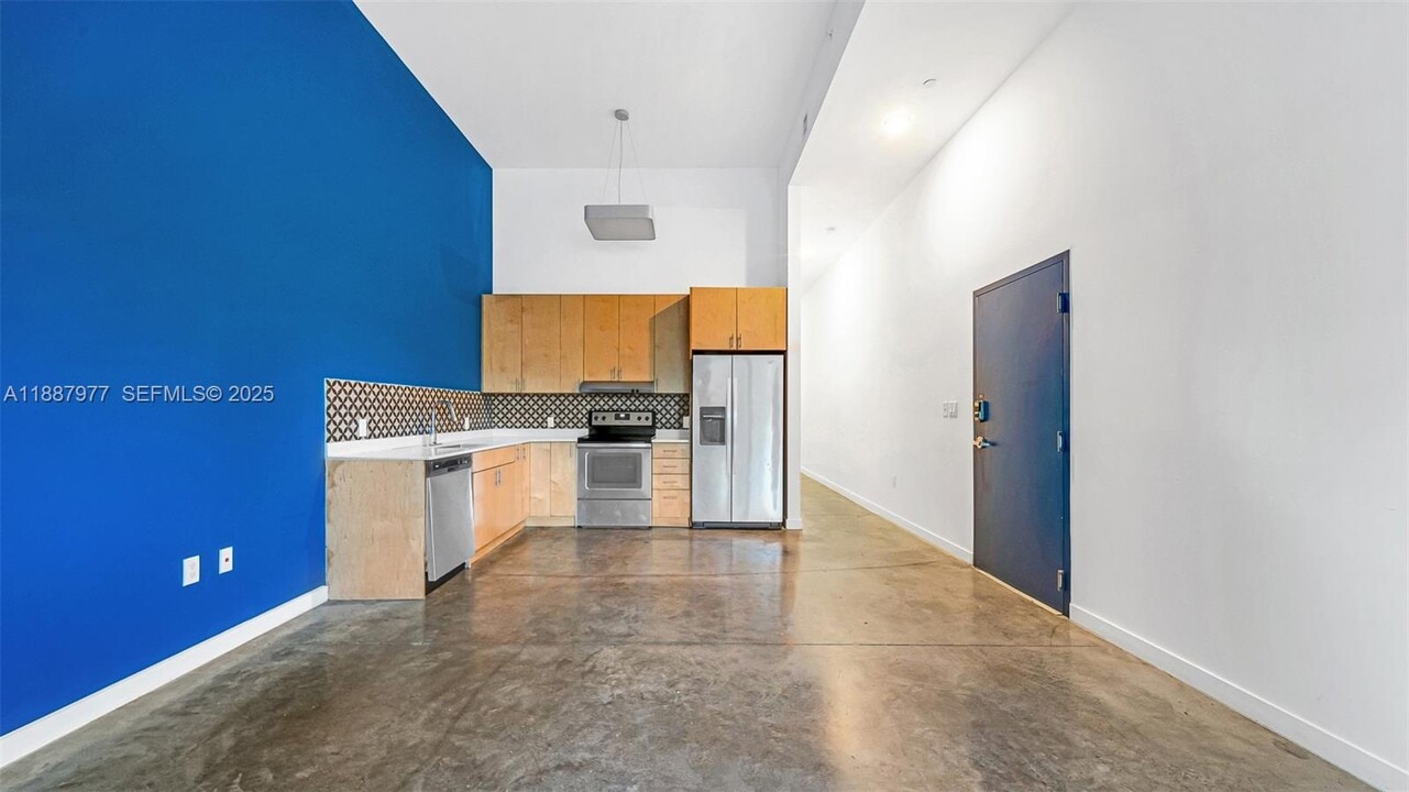 771 NW 1st St in Miami, FL - Building Photo