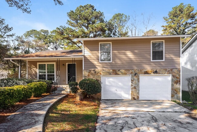 property at 2465 Fairway Cir SW