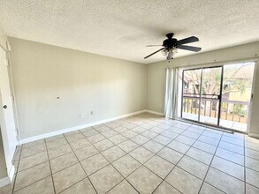 2732C Hidden Lake Blvd in Sarasota, FL - Building Photo - Building Photo