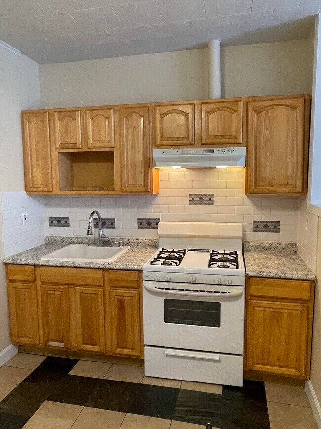 425 Baldwin Ave in Jersey City, NJ - Building Photo - Building Photo