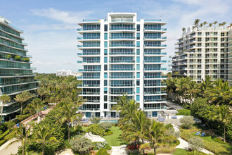 Azure in Surfside, FL - Foto de edificio - Building Photo