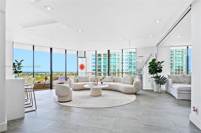 20281 E Country Club Dr, Unit 808 in Aventura, FL - Foto de edificio - Building Photo