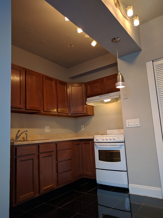 1001 St Paul St, Unit 10E in Baltimore, MD - Foto de edificio - Building Photo