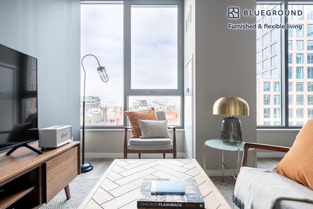 939 W Washington Blvd-Unit -FL9-ID244 in Chicago, IL - Building Photo