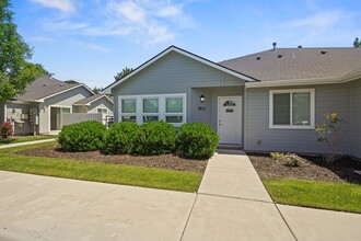 8851 W Candleston Ln in Boise, ID - Foto de edificio - Building Photo