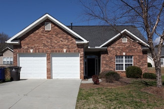 Villas at PeaceHaven in Winston-Salem, NC - Foto de edificio - Building Photo