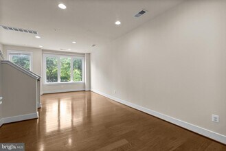 10413 Fernwood Rd in Bethesda, MD - Building Photo - Building Photo