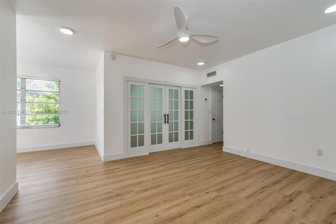 1751 Washington Ave in Miami Beach, FL - Building Photo