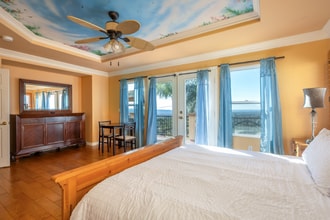 1206 Sea Bird Way in San Diego, CA - Building Photo - Building Photo