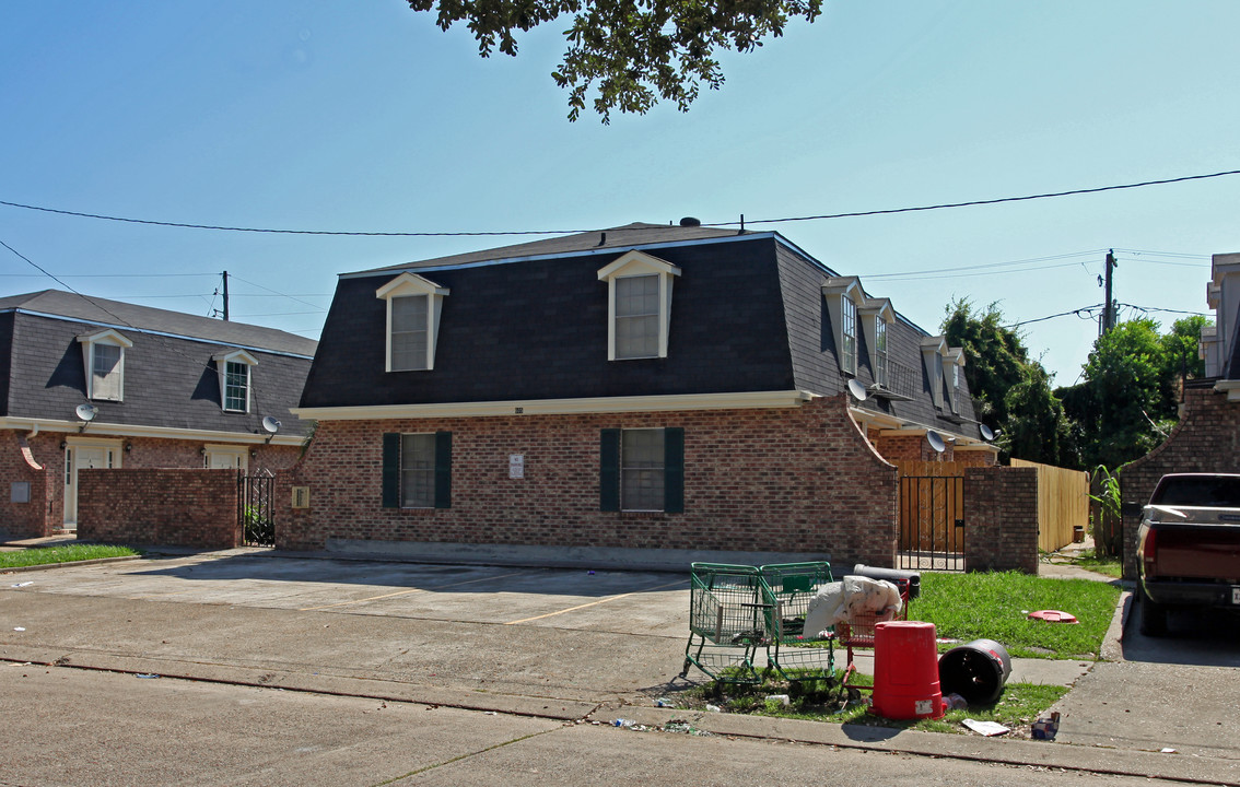 601-605 Farmington Pl in Gretna, LA - Building Photo