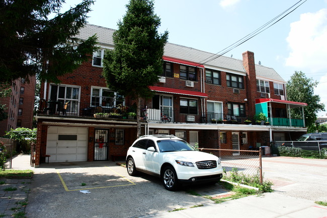 3802-3810 149th Pl in Flushing, NY - Building Photo - Building Photo