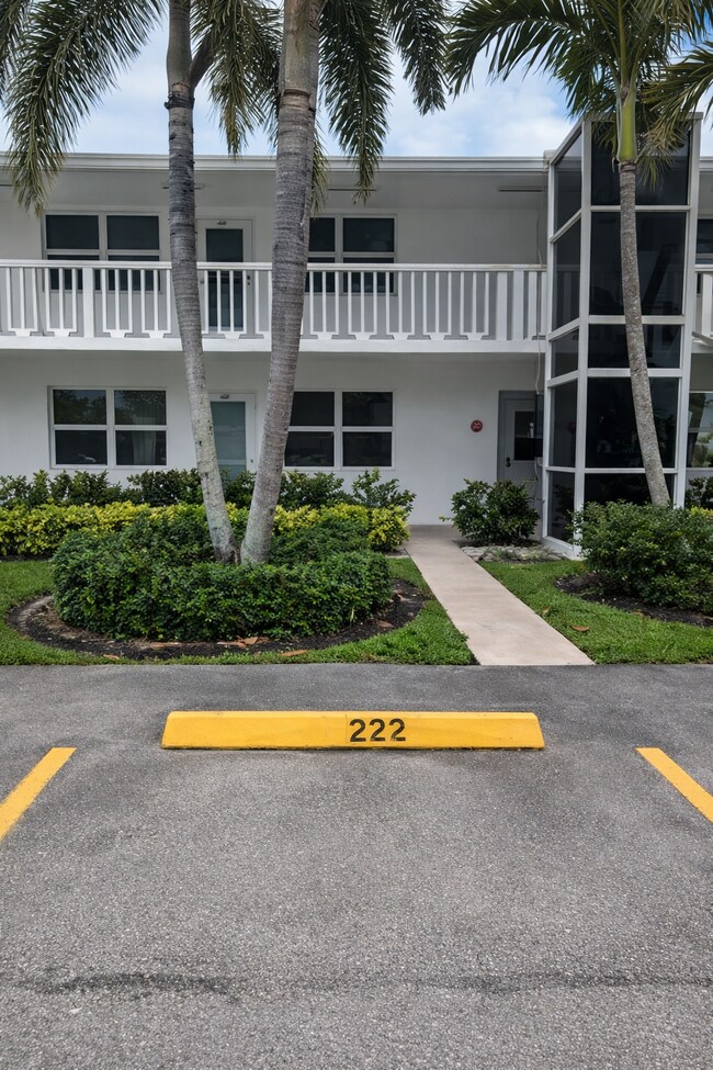 222 Somerset L, Unit L in West Palm Beach, FL - Building Photo - Building Photo