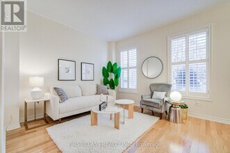 10501 Woodbine Ave in Markham, ON - Building Photo - Building Photo