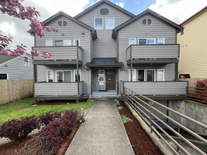 Nesbit Apartments in Seattle, WA - Building Photo - Building Photo