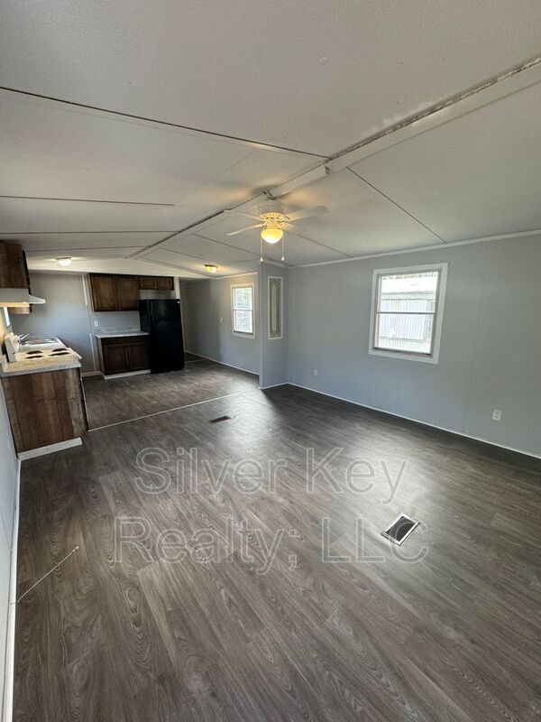 1019 S Jackson St in Athens, TN - Building Photo - Building Photo