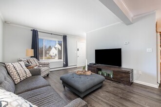 15 Lake Dr in Berlin, CT - Building Photo - Building Photo