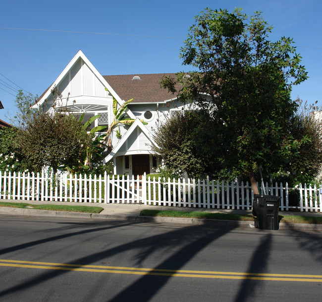 1401-1403 Lucile Ave in Los Angeles, CA - Building Photo - Building Photo