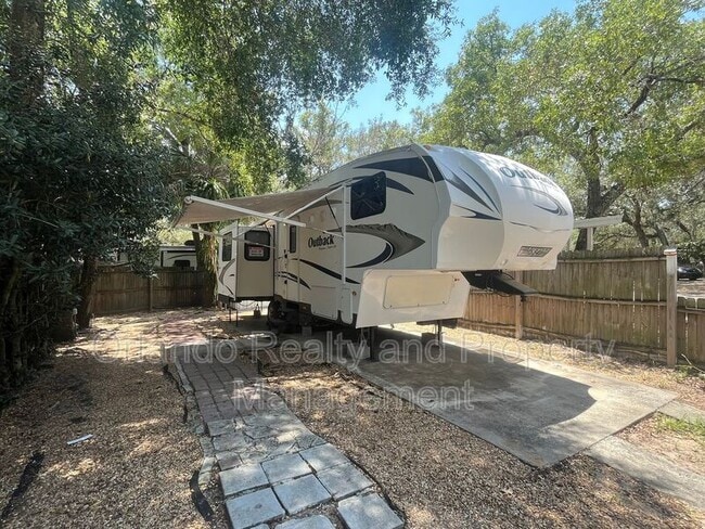 property at 3000 Clarcona Rd