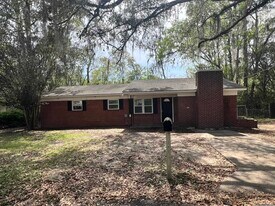 2613 Rippee Rd in Tallahassee, FL - Building Photo