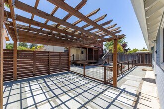 616 Redwood Ave in Redwood City, CA - Building Photo - Building Photo