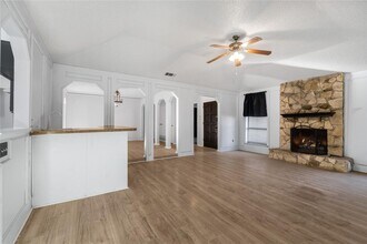 6930 Thornwood Dr in Dallas, TX - Foto de edificio - Building Photo