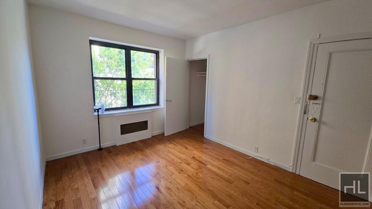 East 61 Street in New York, NY - Building Photo