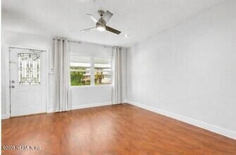 7403 NW 94th Way in Tamarac, FL - Building Photo - Building Photo